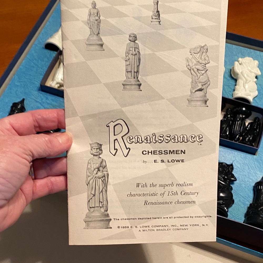 Vintage Renaissance 1950s Classic Chessmen Game with B/W Board Original Box EUC - Picture 8 of 16